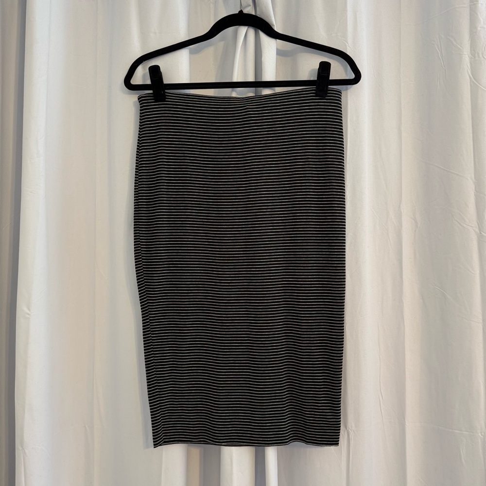Vince Camuto NWT Black White Striped Midi Skirt Raw Hem Women’s Small - Picture 3 of 9